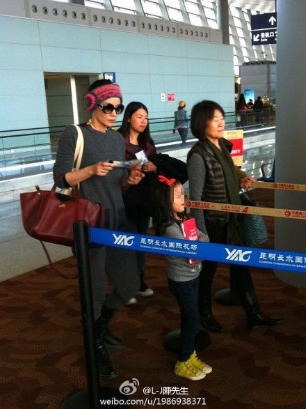 李嫣側(cè)顏(圖片來自微博@文藝復(fù)興藝術(shù)家)