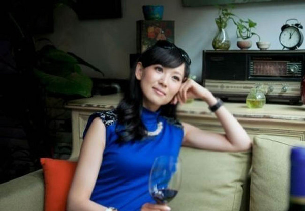 情迷中國足球的主播們 清純性感