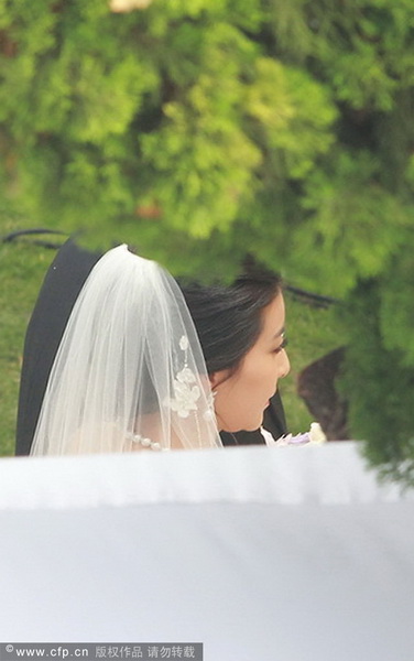 郭晶晶、霍啟剛注冊(cè)結(jié)婚 郭晶晶父母現(xiàn)身吳敏霞領(lǐng)銜伴娘團(tuán)