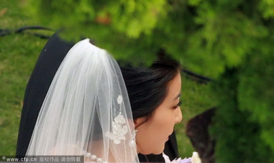 郭晶晶、霍啟剛注冊結(jié)婚 郭晶晶父母現(xiàn)身吳敏霞領(lǐng)銜伴娘團(tuán)