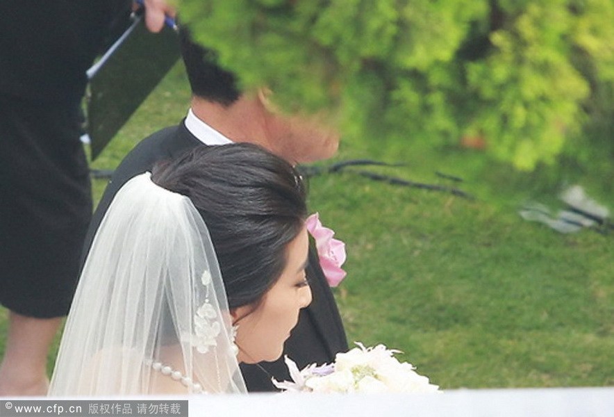 郭晶晶、霍啟剛注冊結(jié)婚 郭晶晶父母現(xiàn)身吳敏霞領(lǐng)銜伴娘團