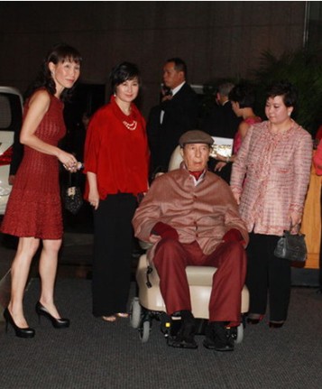 港澳臺(tái)五大豪門內(nèi)幕（一）：賭王何鴻燊家族揭秘與李小龍同族