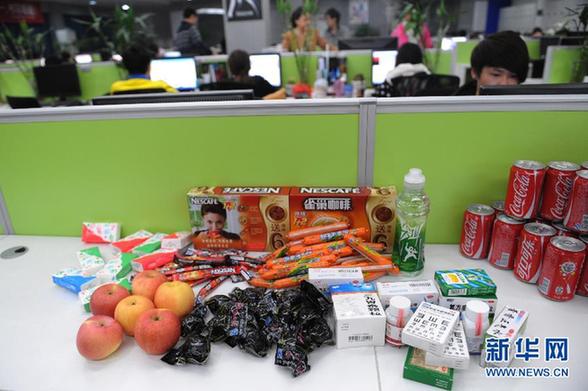 （經(jīng)濟(jì)）（3）迎戰(zhàn)網(wǎng)購的狂歡：實(shí)拍“光棍節(jié)”的杭州商家