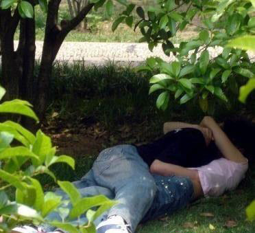 性開放彌漫大學(xué)校園 家長憂心啊