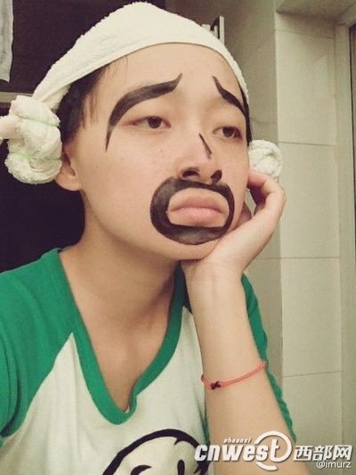 網絡紅人盤點 鬼臉妹子犯二走紅