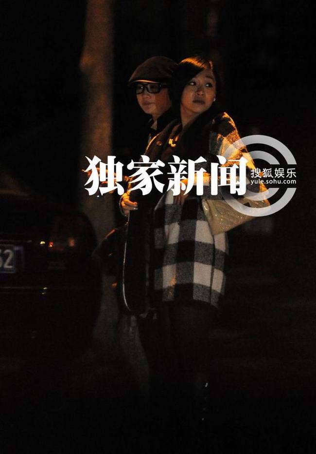劉亦菲與閨蜜“情侶衫”出街 駕豪車(chē)同歸 劉亦菲與閨蜜“情侶衫”出街 駕豪車(chē)同歸