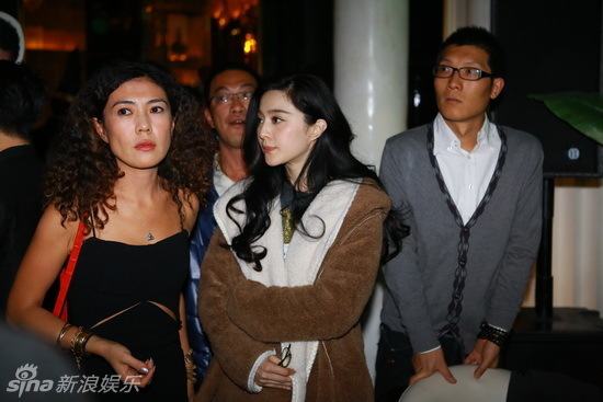 黃曉明生日派對(duì)化身蝙蝠俠 范冰冰劉亦菲到場(chǎng)未見女友Baby