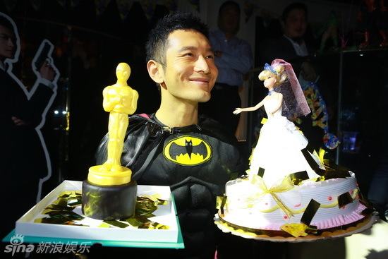 黃曉明生日派對(duì)化身蝙蝠俠 范冰冰劉亦菲到場(chǎng)未見(jiàn)女友Baby