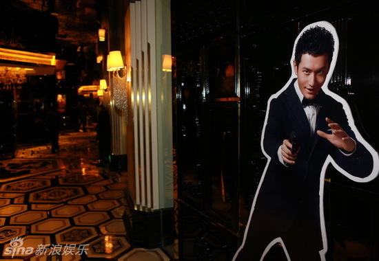 黃曉明生日派對(duì)化身蝙蝠俠 范冰冰劉亦菲到場(chǎng)未見(jiàn)女友Baby