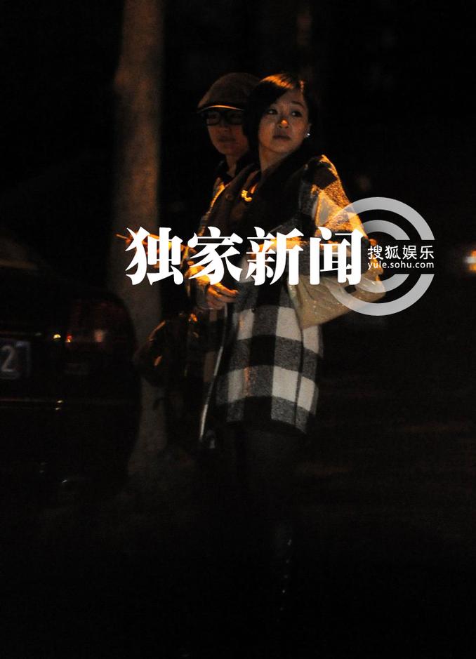 劉亦菲與閨蜜“夜談” 駕豪車(chē)同回別墅