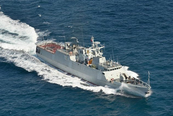 原文配圖：國產(chǎn)新型護衛(wèi)艦正在海上進行航行測試。