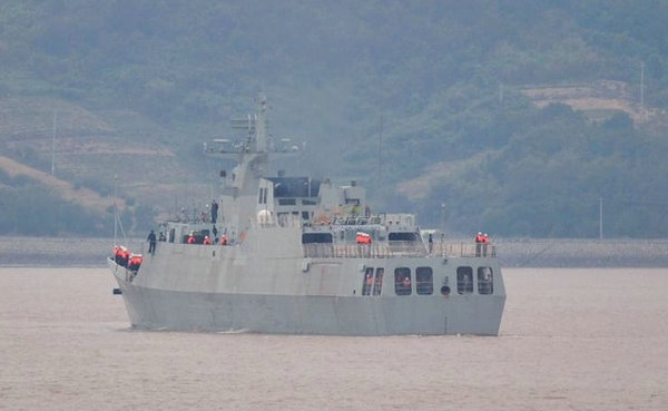 原文配圖：國產(chǎn)新型護衛(wèi)艦正在海上進行航行測試。