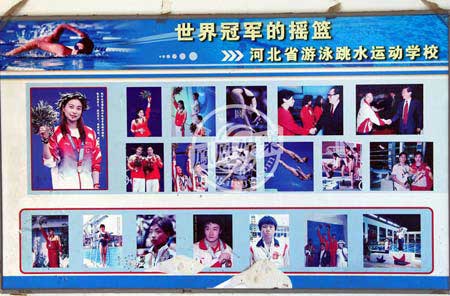 郭晶晶祖屋被拆祖墳荒蕪 曾低調返鄉(xiāng)祭祖立碑(組圖)