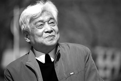 中國傳媒大學播音主持藝術學院前任院長、76歲的中國播音界泰斗張頌，因食道癌晚期醫(yī)治無效，于昨日在北京去世。新京報 宋佳音 攝