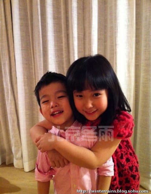 46歲任賢齊漂亮老婆陳則妤背景曝光 一對(duì)兒女可愛逗趣