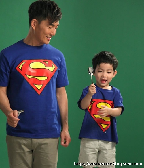 46歲任賢齊漂亮老婆陳則妤背景曝光 一對(duì)兒女可愛逗趣