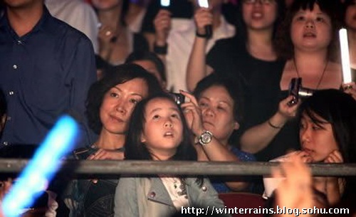 46歲任賢齊漂亮老婆陳則妤背景曝光 一對(duì)兒女可愛(ài)逗趣