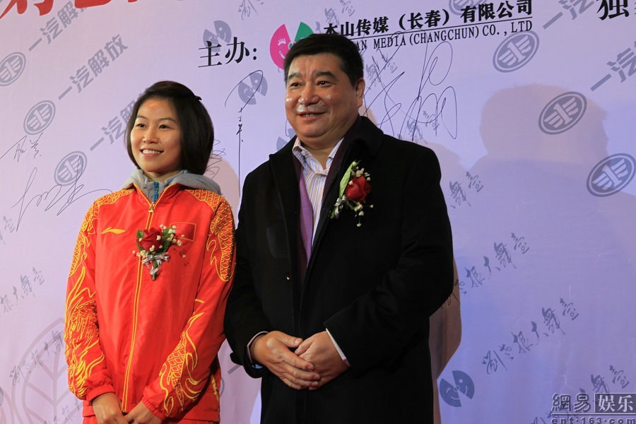 趙本山豪華二人轉劇場開業(yè) 張柏芝、干女兒黃圣依捧場力挺