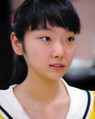 歐陽(yáng)奮強(qiáng)16歲女兒曝光 長(zhǎng)相似林妹妹纖弱清純