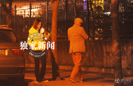 徐崢幽會(huì)神秘女
