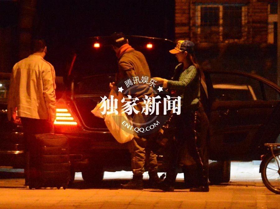 任重回京女友曝光似張儷百萬(wàn)豪車接機(jī) 直奔父母家已然成“熟人”