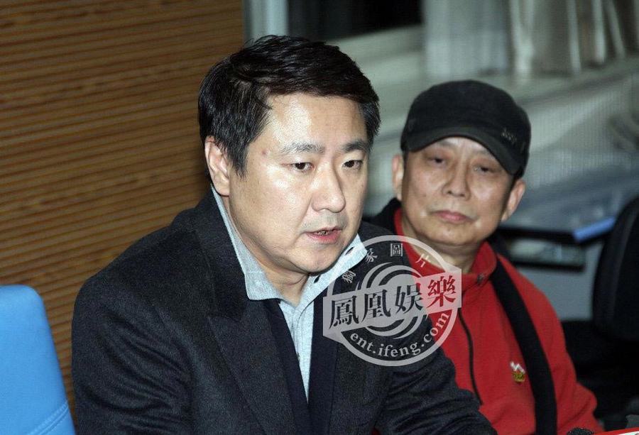 黃曉明拍戲摔傷左腿骨折 于東現(xiàn)場(chǎng)致歉