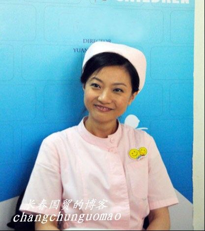 姜昆攜33歲女兒姜珊亮相時(shí)尚晚宴 年少成名昔日舊照曝光