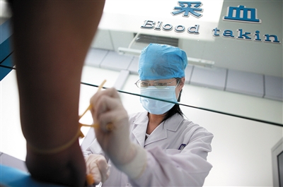 2010年5月，北京艾滋病毒攜帶者可以進(jìn)行快速檢測(cè)。新京報(bào)資料圖片 韓萌 攝