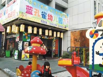溫嶺新河鎮(zhèn)橫塘頭村東南角有一座舊二層瓦房，左邊一間為顏艷紅家。