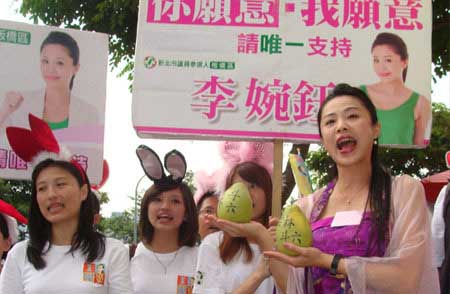 官員再曝不雅照 貪官色官真多啊