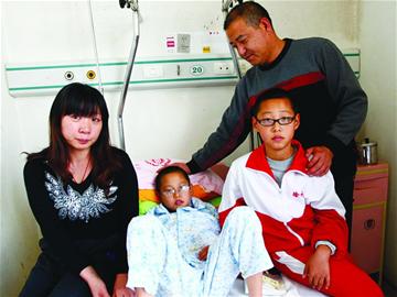 青島雙胞胎患罕見(jiàn)肝病 弟弟切脾仍難治哥哥隨時(shí)發(fā)病