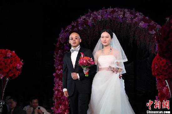 中國(guó)首善為二兒辦奢華婚禮 席開95桌