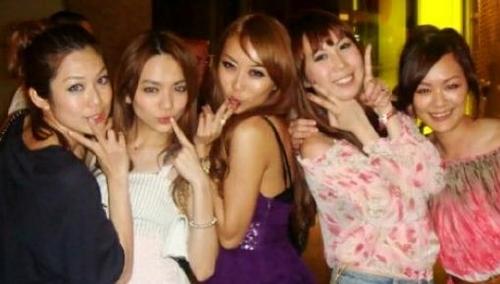 迷幻派對的狂野照曝光