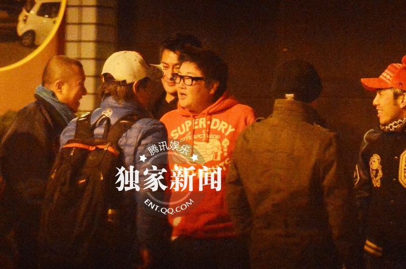 明星足球隊(duì)夜會(huì)餃子館 孫楠房車(chē)主路倒車(chē)