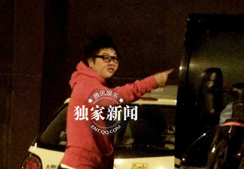 明星足球隊夜會餃子館 孫楠房車主路倒車