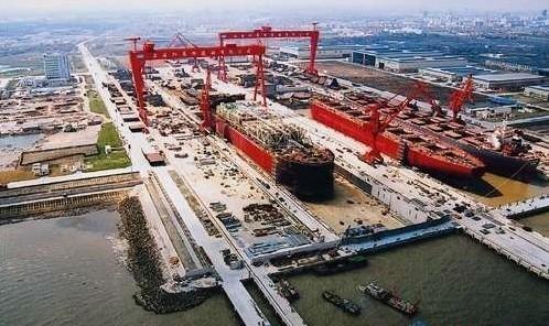 資料圖：外媒稱中國已造四艘航母龍骨，此為中國某造船廠。