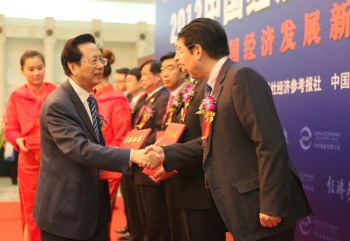 交運(yùn)董事長劉永康獲2012中國經(jīng)濟(jì)領(lǐng)軍人物