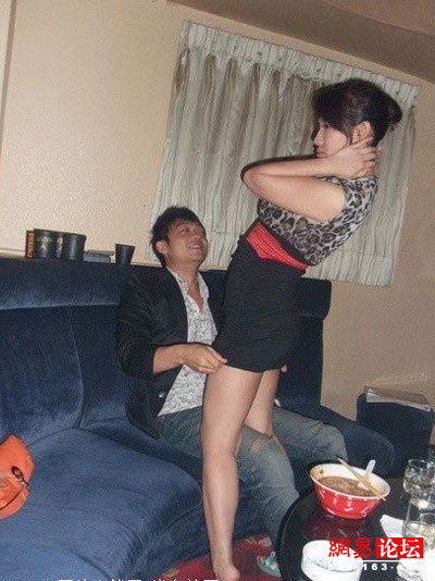 KTV里盡是齷齪男女 瘋玩無(wú)底線(xiàn)