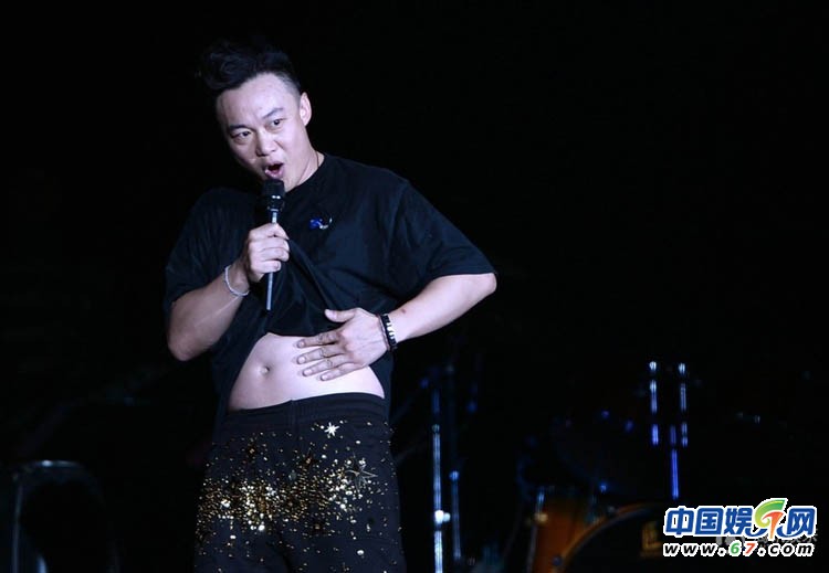 陳奕迅個唱現(xiàn)場賣萌耍寶