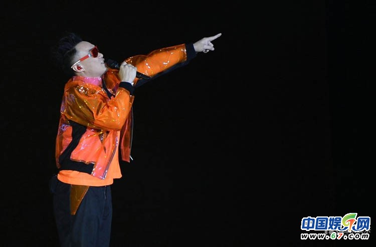 陳奕迅個唱現(xiàn)場賣萌耍寶