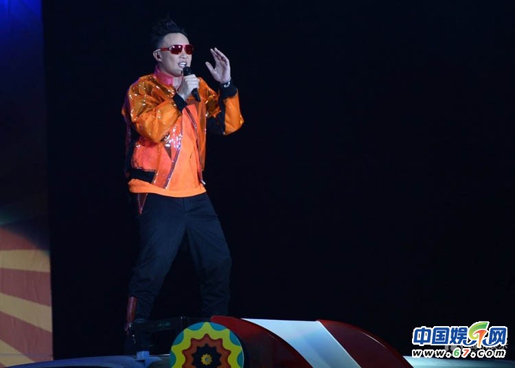 陳奕迅?jìng)€(gè)唱現(xiàn)場(chǎng)賣萌耍寶