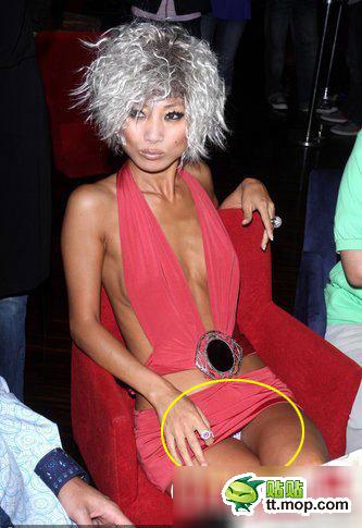 又是一個跟干露露叫板的艷星！