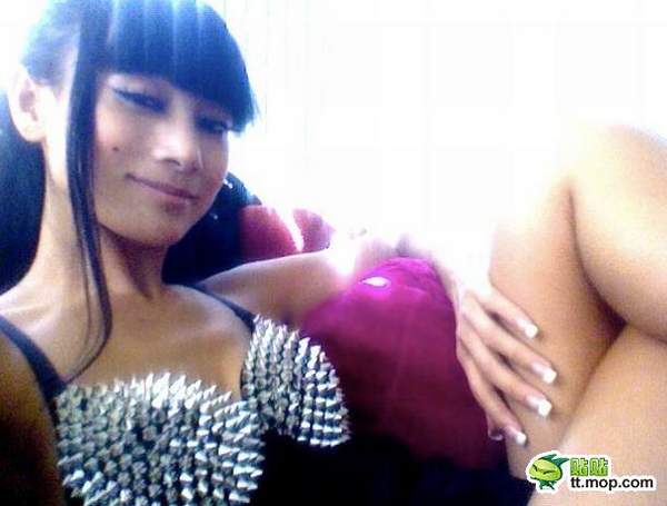 又是一個(gè)跟干露露叫板的艷星！