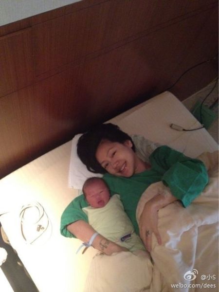 4月5日，小S生下小女兒。