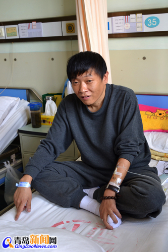 青島小哥救災(zāi)落病根 沒錢治命懸一線