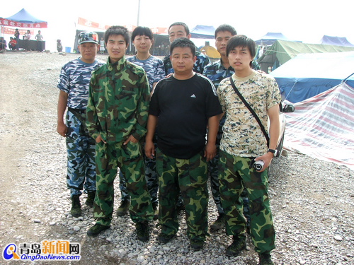 青島小哥救災(zāi)落病根 沒(méi)錢治命懸一線