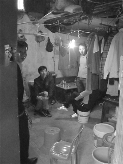 案發(fā)前劉雙云曾借住在朋友鄧元發(fā)的出租屋里。