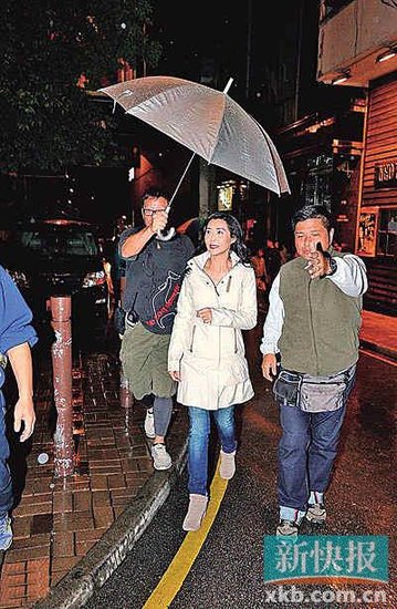 葉玉卿復(fù)出，豪門婦架勢足