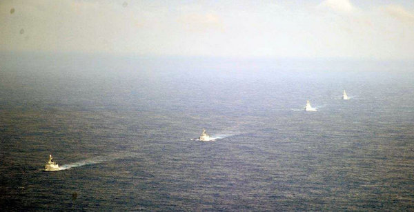 資料圖：中國海軍艦艇編隊4艘軍艦稱一字縱列返航。