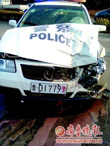 肇事警車。